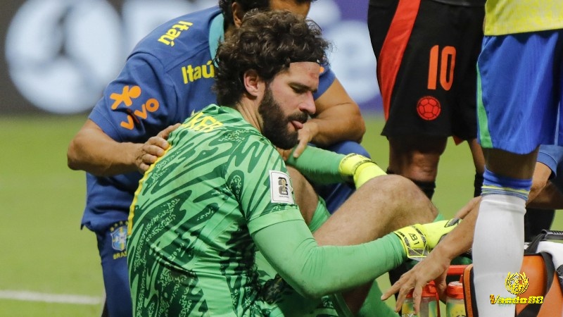 Alisson là chốt chặn vững chắc và bệ phóng tấn công của Liverpool
