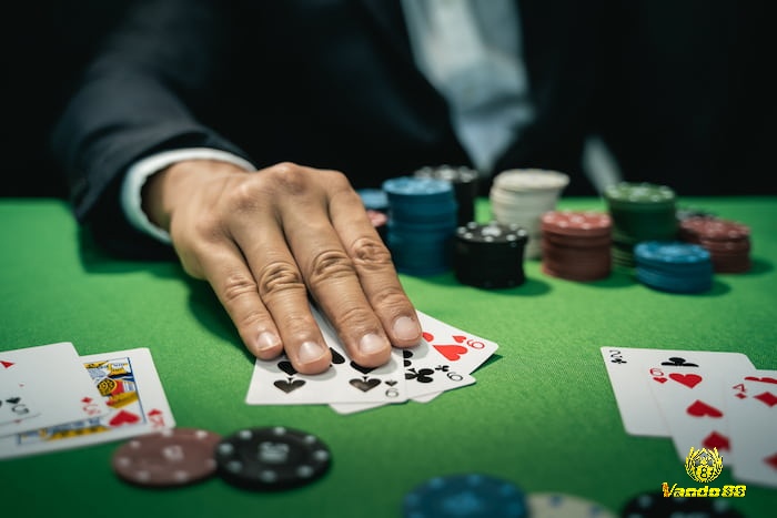 Khai thác lợi thế vị trí trên bàn là bí quyết chơi Poker giúp bạn kiểm soát nhịp độ và chiến lược ván đấu.