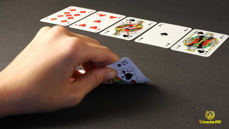 Không tính đến reverse implied odds là lỗi phố biến người chơi cần tránh khi tính Equity Poker