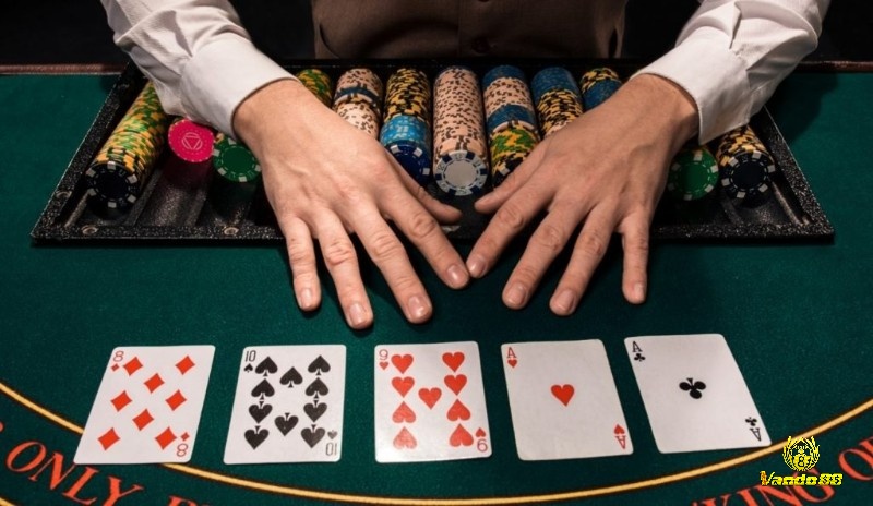 Trong giải đấu poker, cách tính EV poker phức tạp hơn vì phải xem xét giá trị chip tương lai và cơ cấu giải thưởng