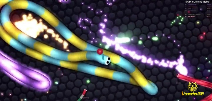 Game Slither.io có lối chơi hành động đơn giản xoay quanh việc bạn điều khiển một chú rắn cạnh tranh cùng với các đối thủ trong một bản đồ rộng lớn