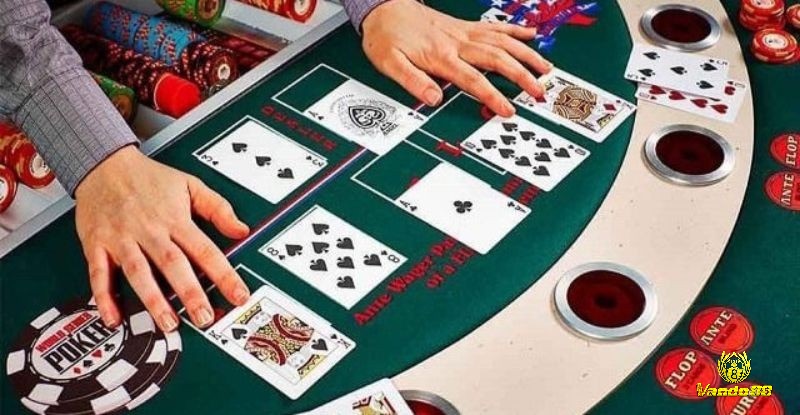 Việc quan sát và phân tích hành vi của đối thủ là một trong những kinh nghiệm chơi Poker quan trọng nhất