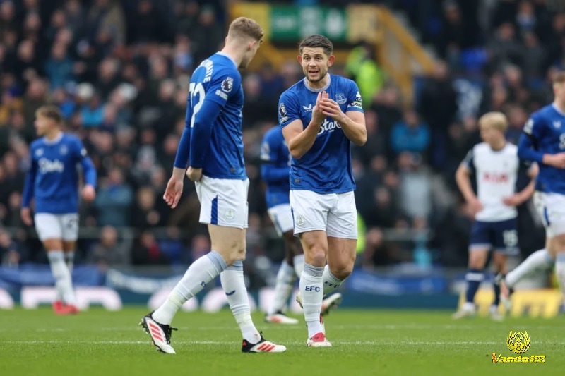 James Tarkowski và Jarrad Branthwaite – bộ đôi trung vệ mang đến sự chắc chắn cho hàng thủ trong danh sách cầu thủ Everton.