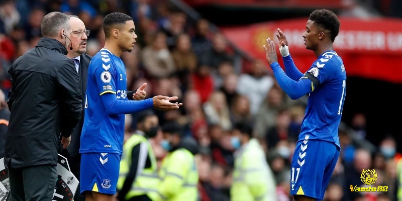 Jarrad Branthwaite và Lewis Dobbin – đại diện cho thế hệ cầu thủ trẻ giàu tiềm năng của danh sách cầu thủ Everton.