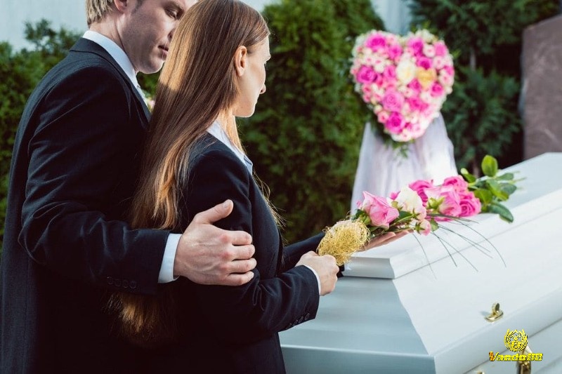 Mơ thấy mai táng người chết ám chỉ về sự phát triển 
