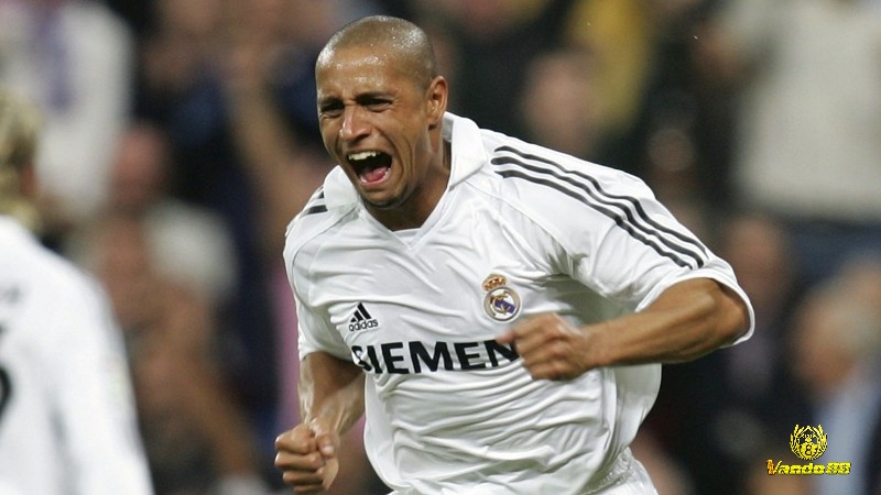 Roberto Carlos không chỉ phòng ngự hay mà còn cực kì nguy hiểm trong những pha phản công nhanh